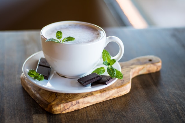 Hot chocolate and mint drink