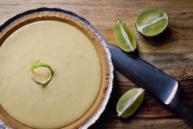 A pie with slices of key lime on the side