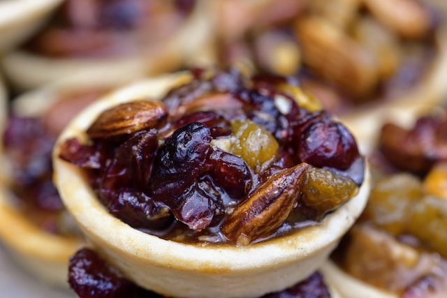 Mini tart with assorted dried fruit and nuts toppings